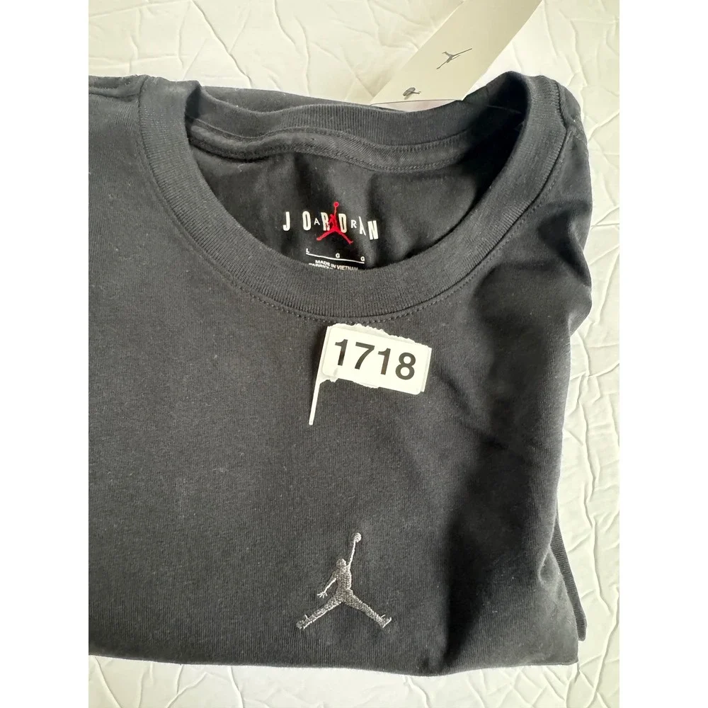 Jordan T-Shirt NWT Mens Large Black IB7349-010 Jumpman AJ1 Chicago Graphic Tee